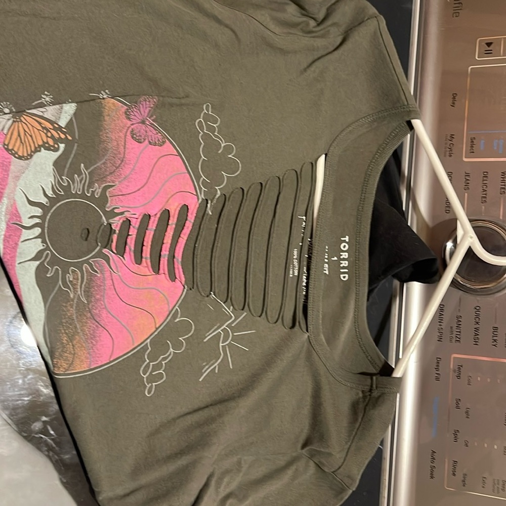 Torrid olive green to black ombré slim fit graphic T with rip designs. VGUC. $15